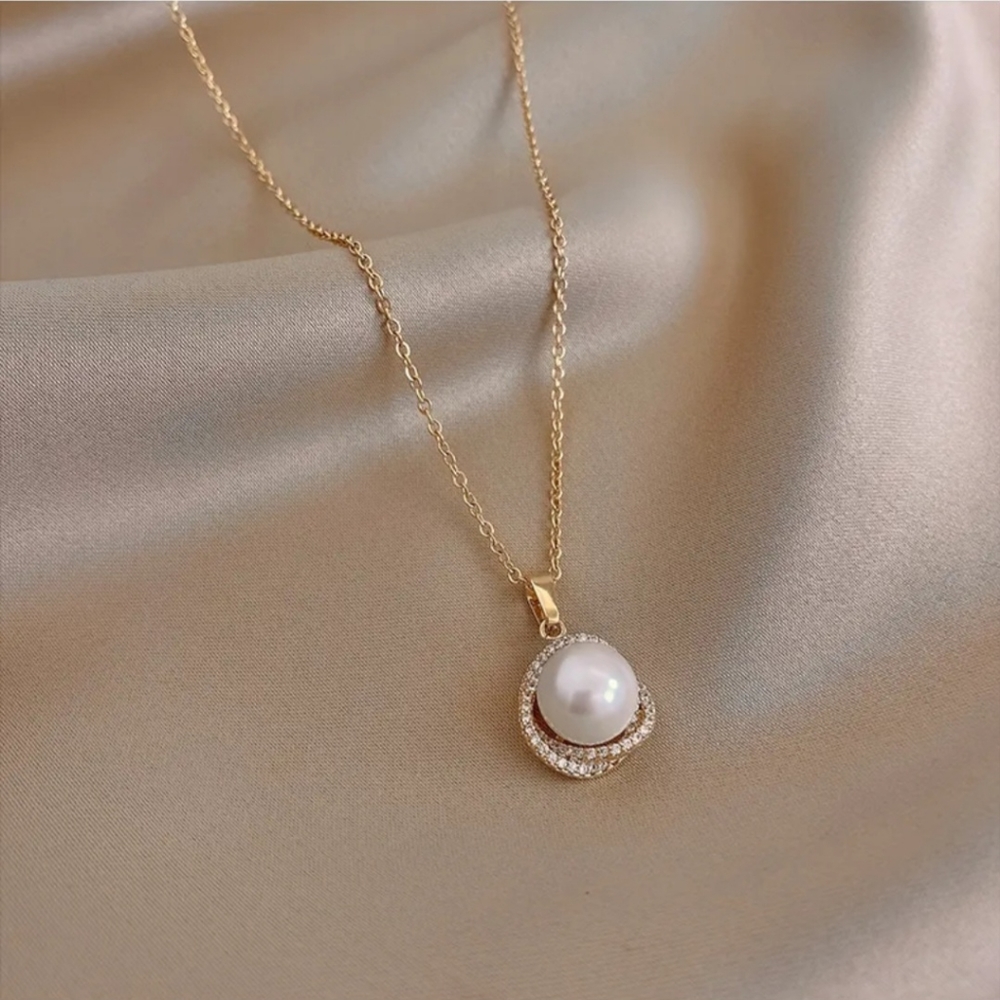 ✨NEW Gold Pearl Necklace!